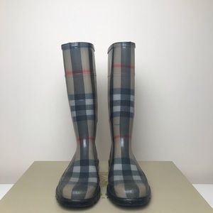 Like-new Burberry rain boots
